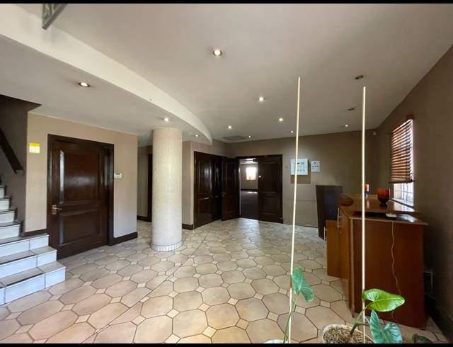 1,430M² OFFICE FOR SALE IN BRYANSTON